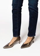 swatch_Bronze leather gil pump