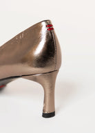 swatch_Bronze leather gil pump