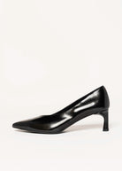 swatch_Black Patent gil pump