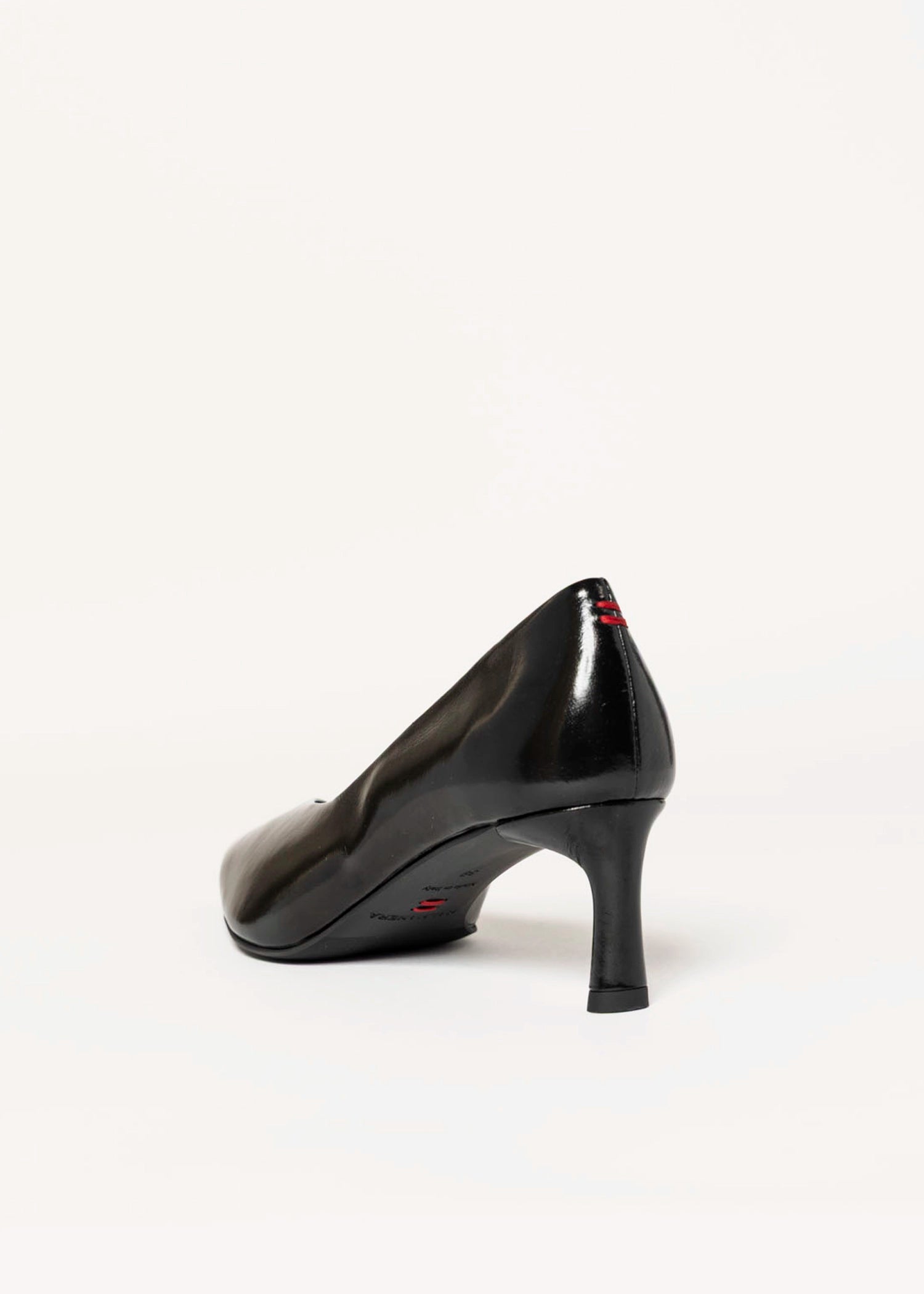 swatch_Black Patent gil pump