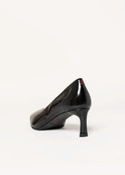 swatch_Black Patent gil pump