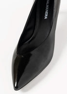 swatch_Black Patent gil pump