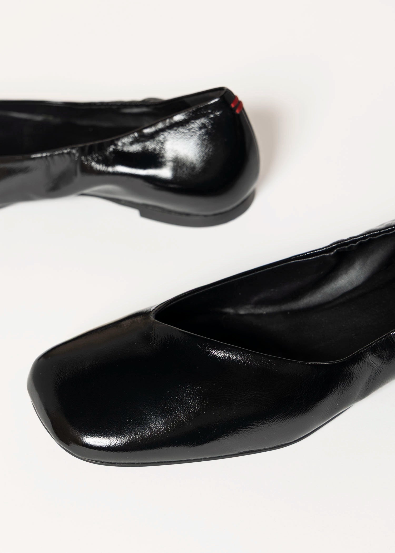 swatch_black patent xena flat