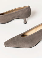 swatch_Grey Suede pump