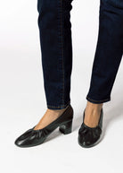 swatch_Black Leather ruched pump shoes