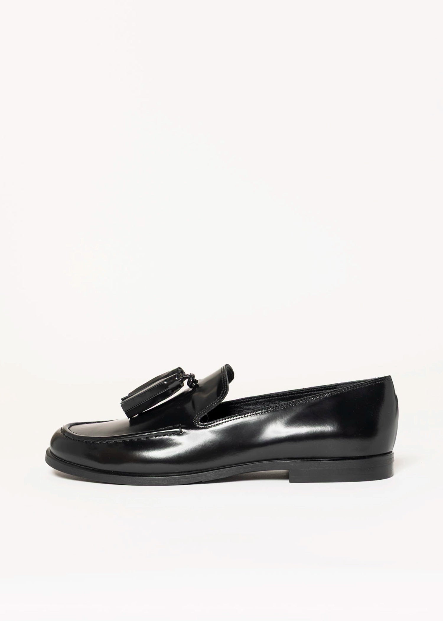 swatch_black leather tassel loafer