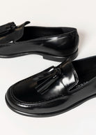 swatch_black leather tassel loafer