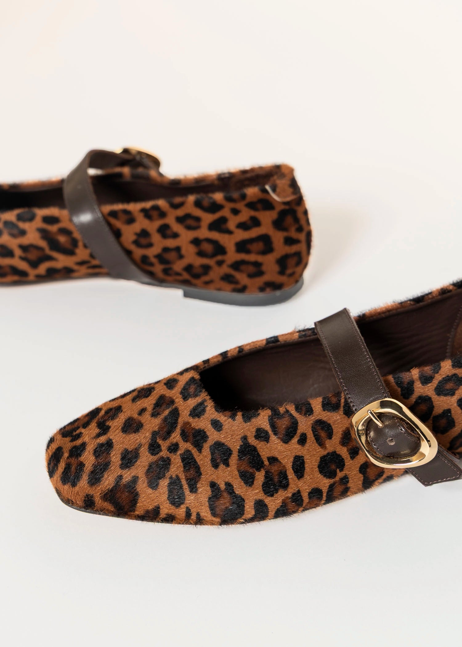 swatch_Leopard Haircalf mary jane flats