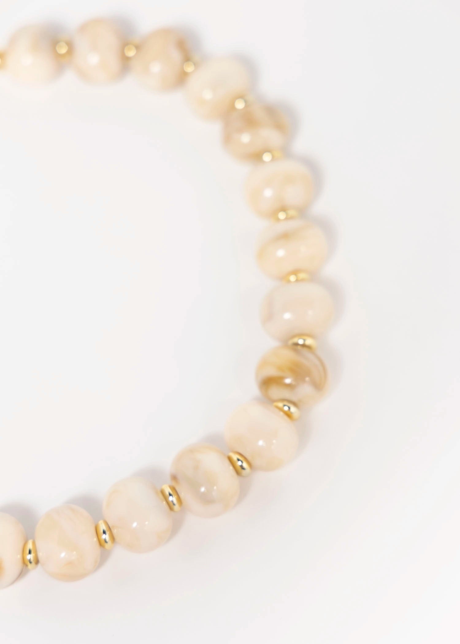 swatch_Cream marble chunky beaded necklace