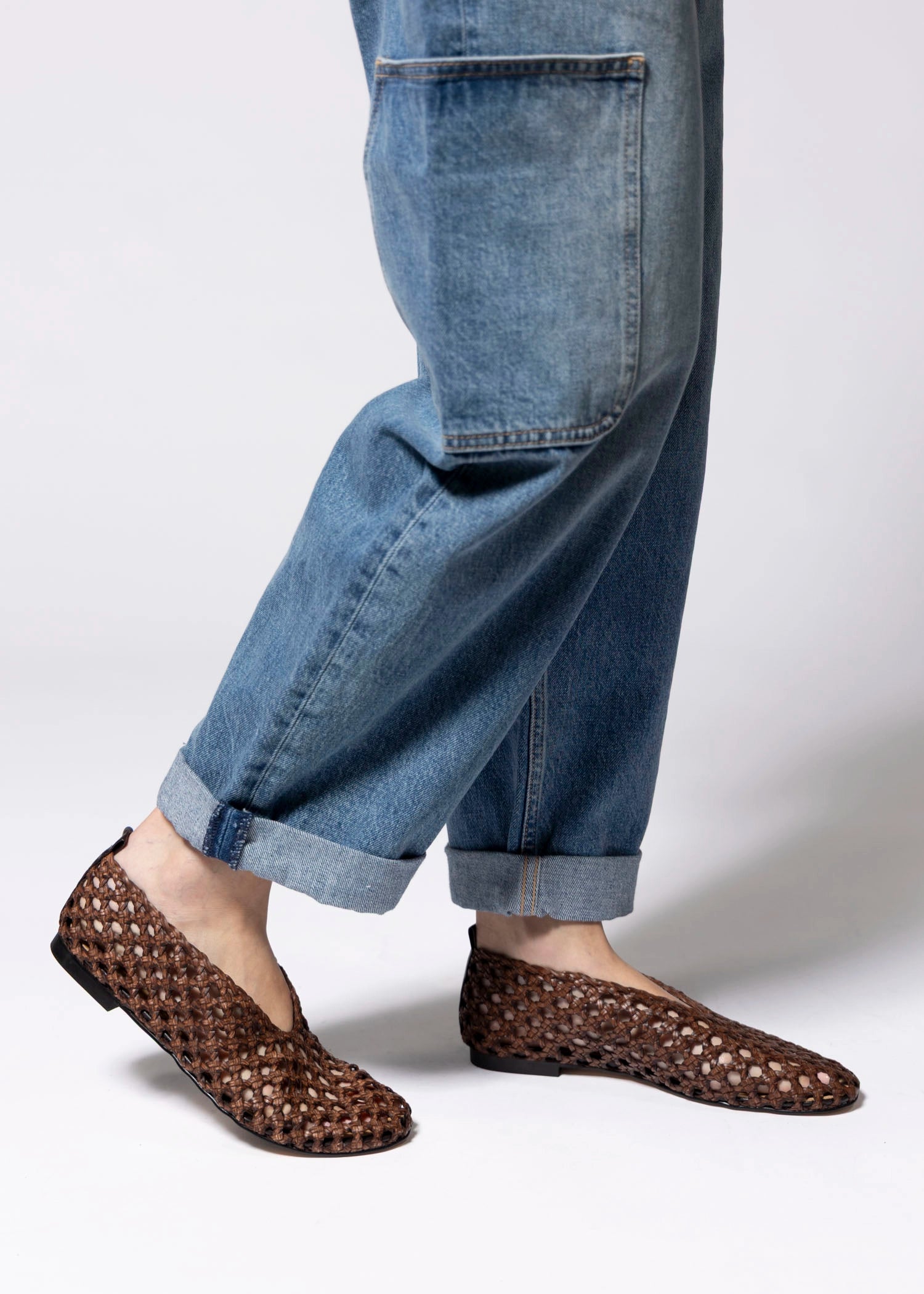 swatch_Chocolate Leather tony bianco Cheeky woven flat