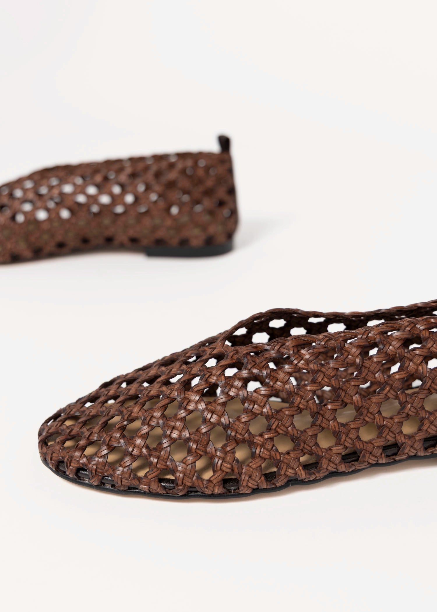 swatch_Chocolate Leather tony bianco Cheeky woven flat