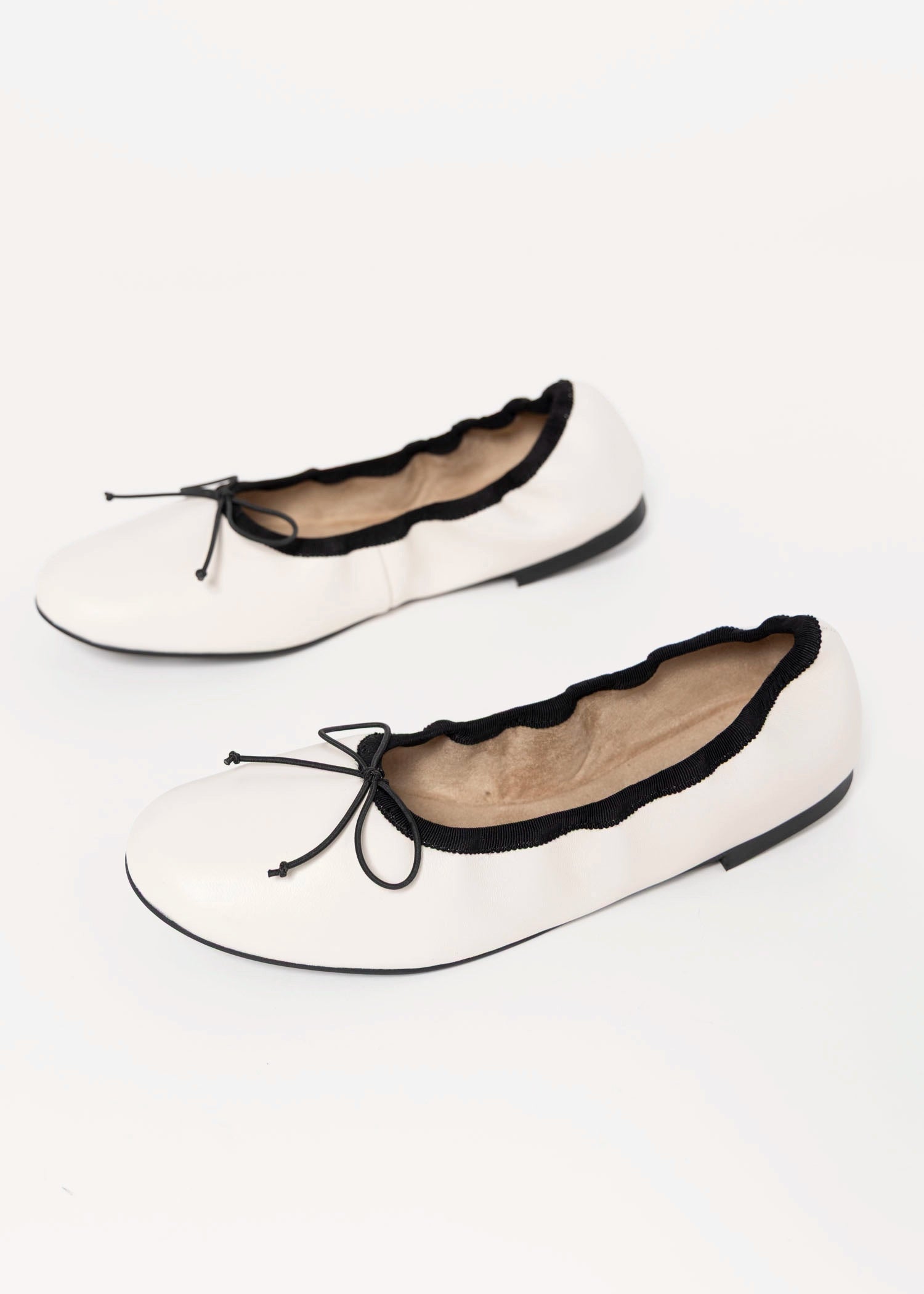 swatch_Dove Leather tony bianco chelsea ballet flat