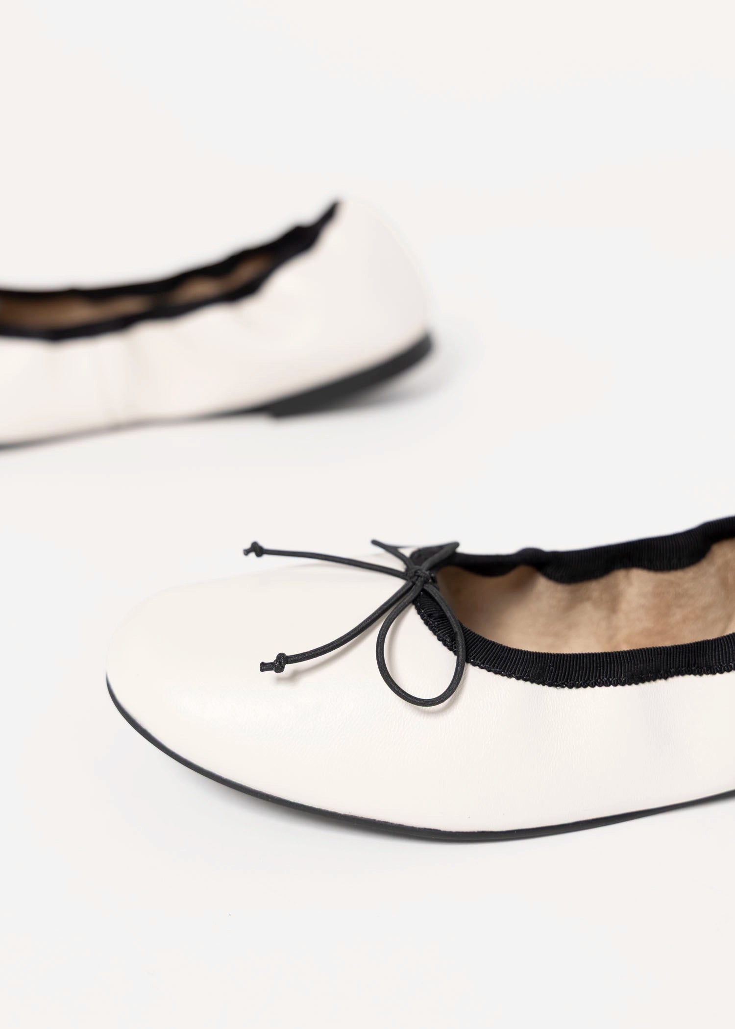 swatch_Dove Leather tony bianco chelsea ballet flat