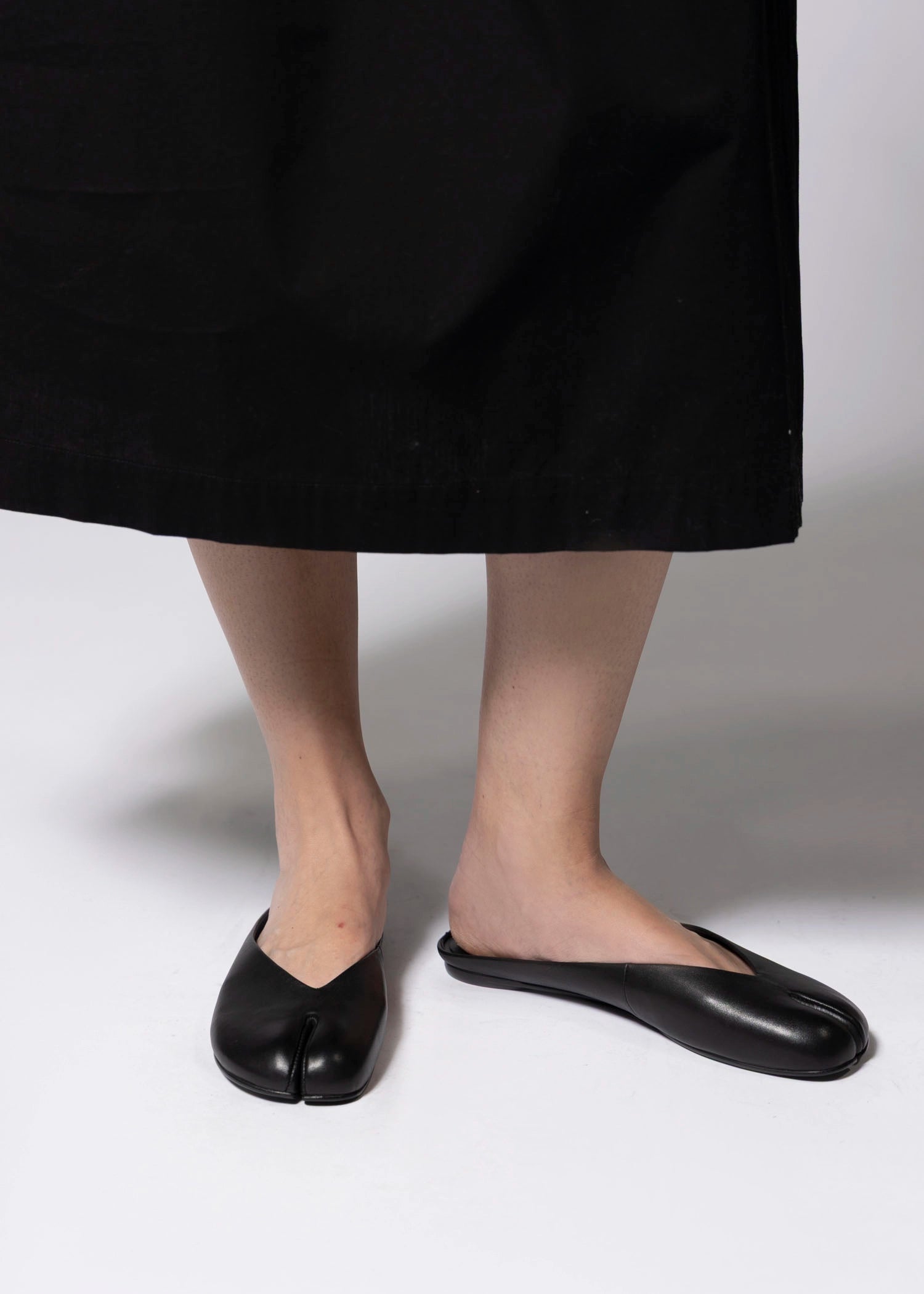 swatch_Black Leather jeffrey campbell cabalina tabi mule