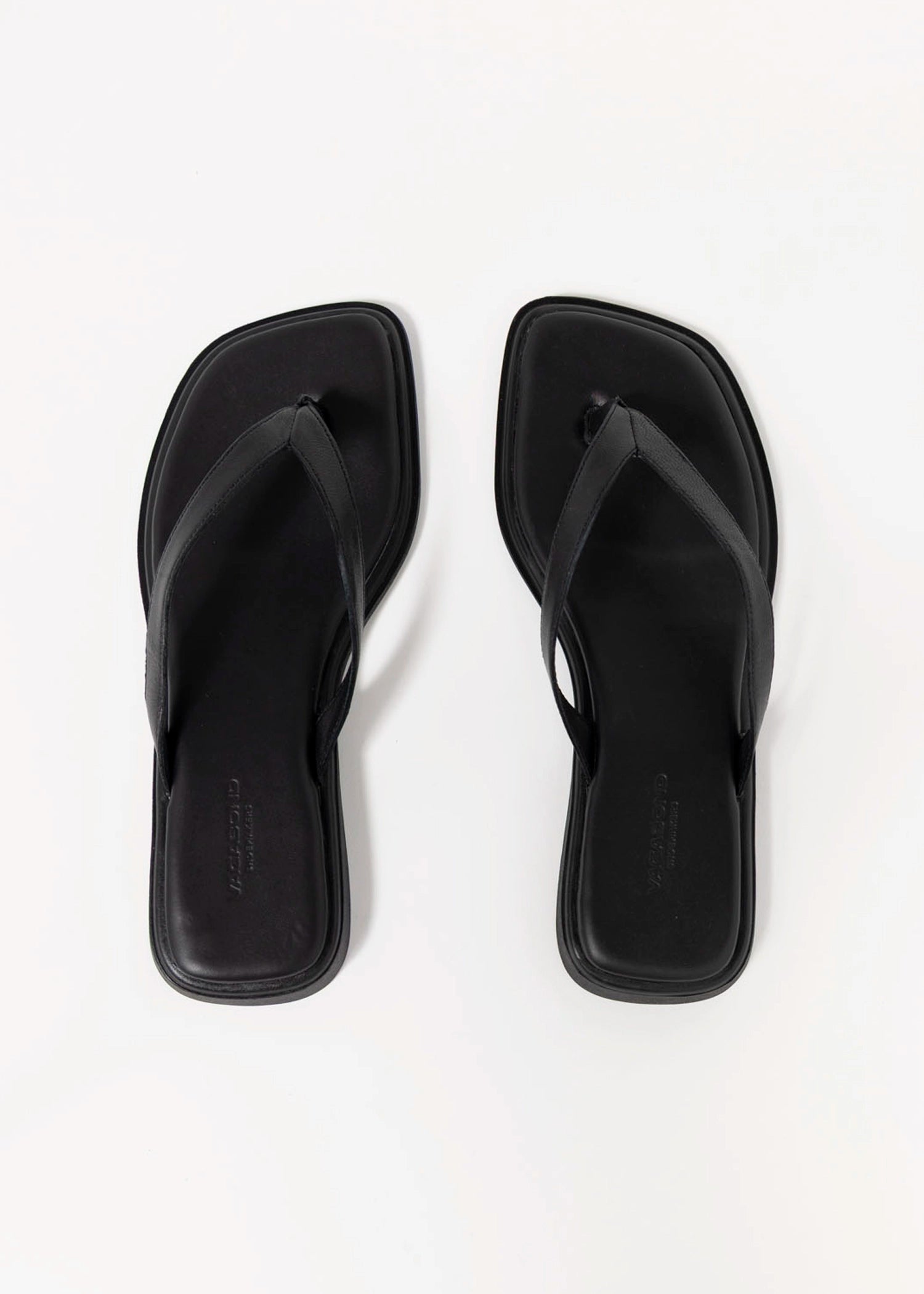 swatch_Black Leather vagabond izzy thong sandals