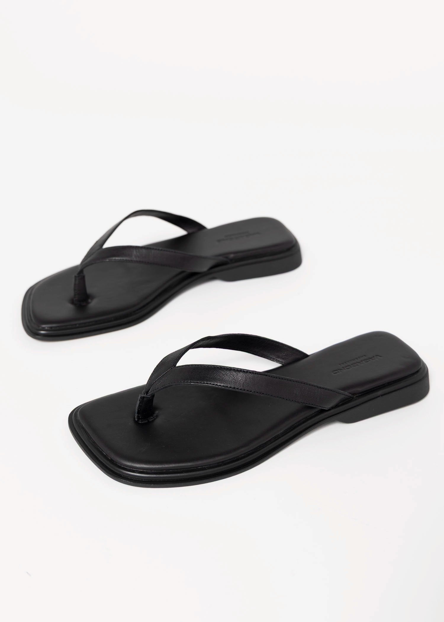 swatch_Black Leather vagabond izzy thong sandals