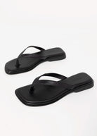 swatch_Black Leather vagabond izzy thong sandals