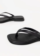 swatch_Black Leather vagabond izzy thong sandals
