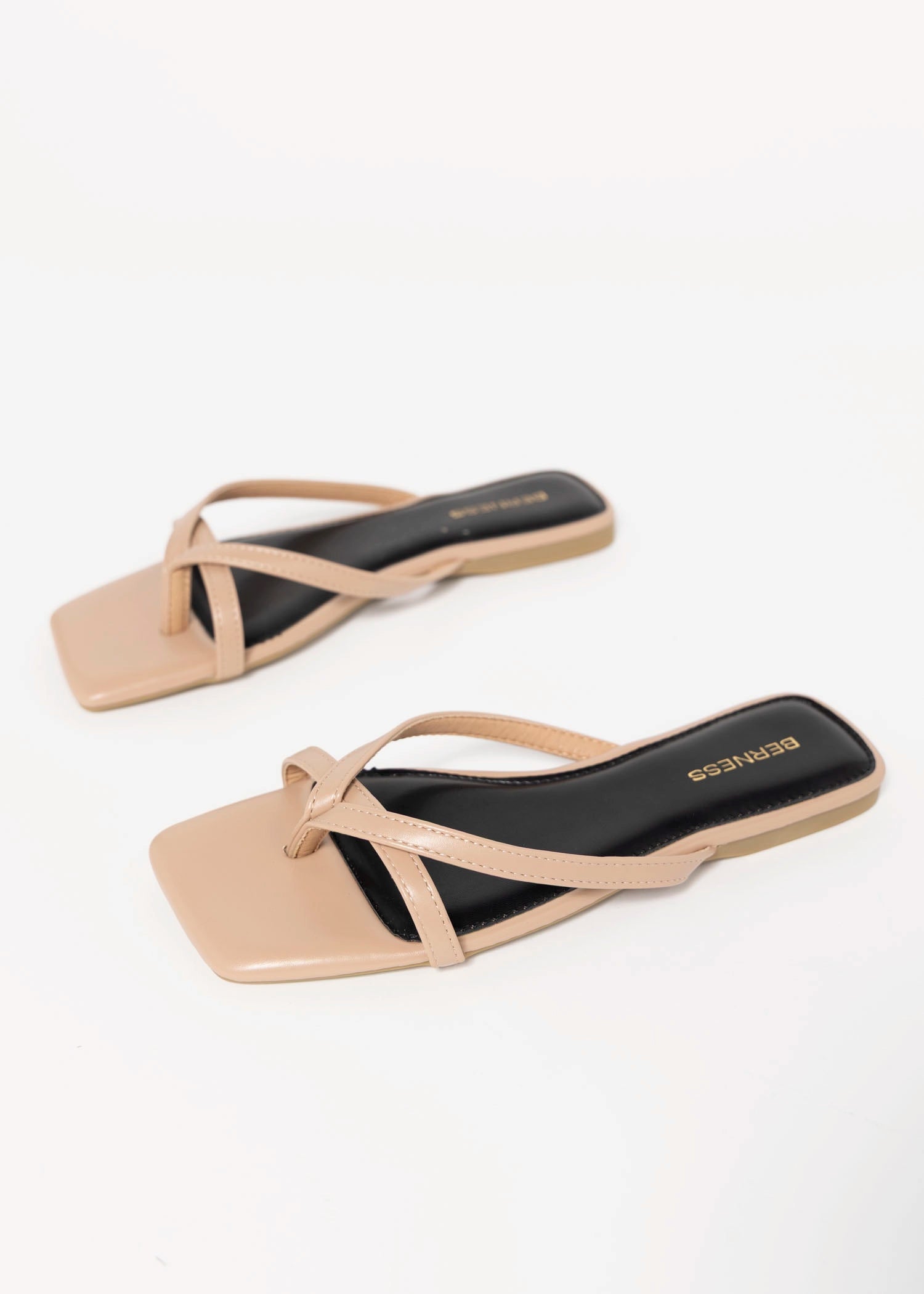 swatch_Beige Kace thong sandal