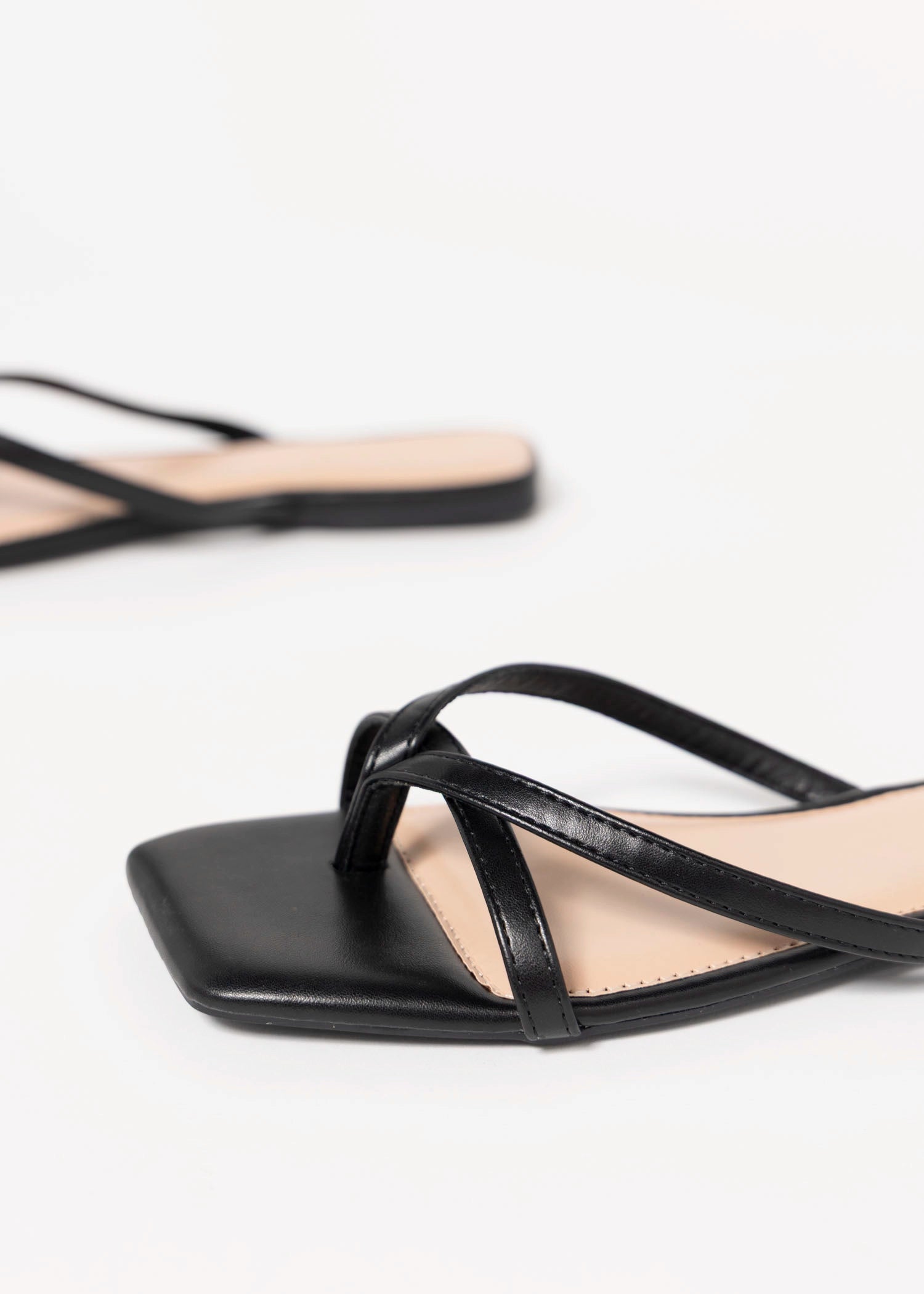 swatch_Black Kace thong sandal