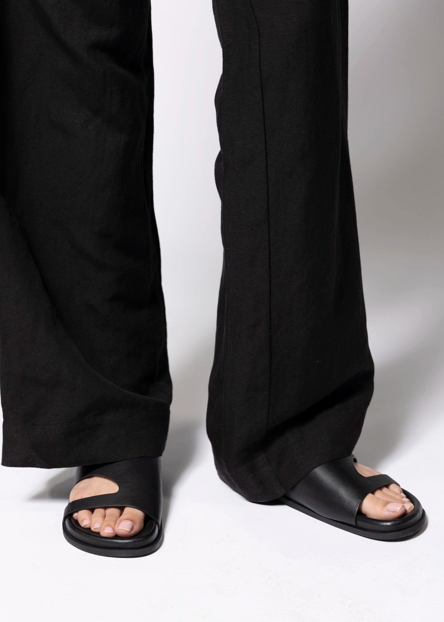 swatch_Black Leather matisse tanner slide sandal