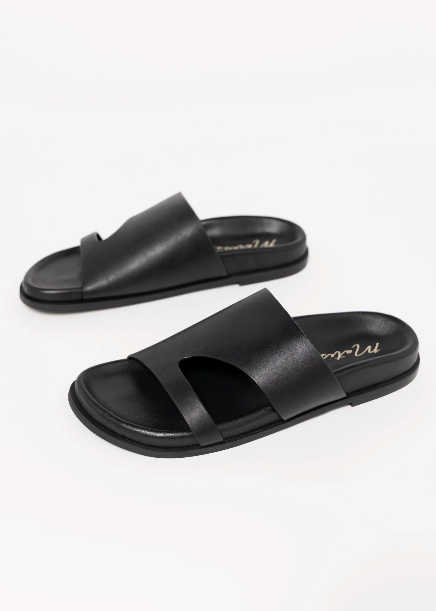 swatch_Black Leather matisse tanner slide sandal