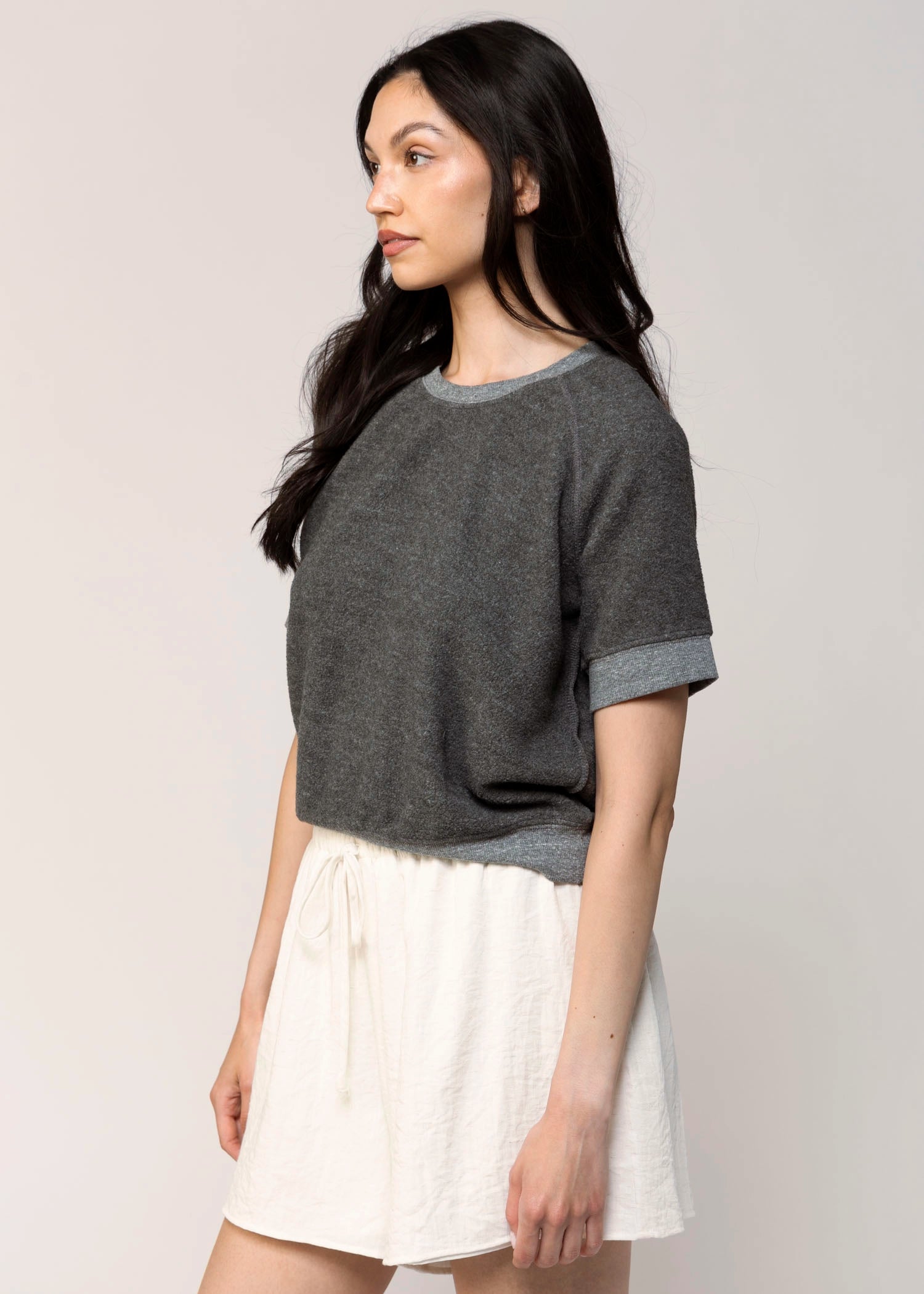 swatch_Dark Heather Grey perfect white tee kennedy short sleeve sweatshirt