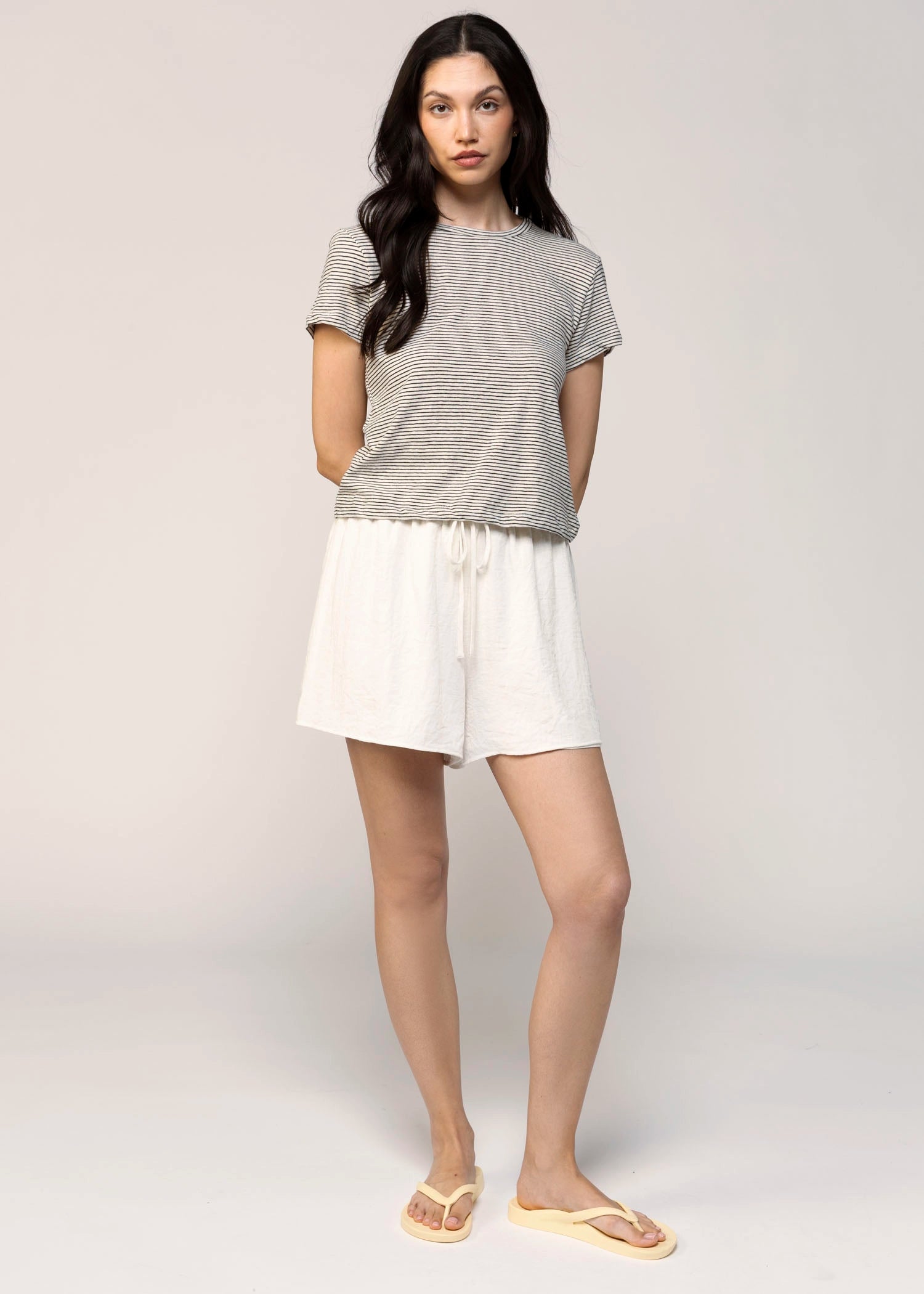 swatch_Natural/Black perfect white tee vivian tee