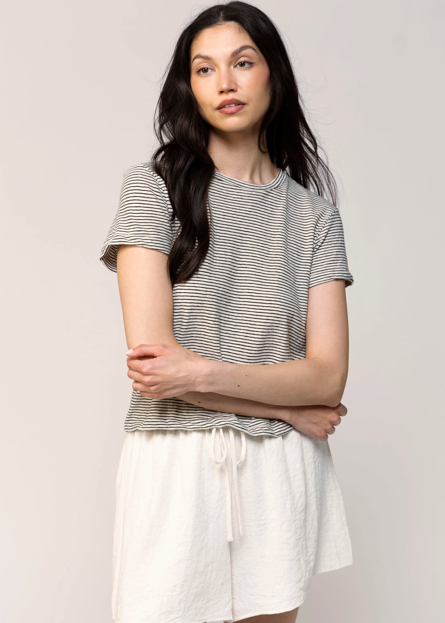 swatch_Natural/Black perfect white tee vivian tee
