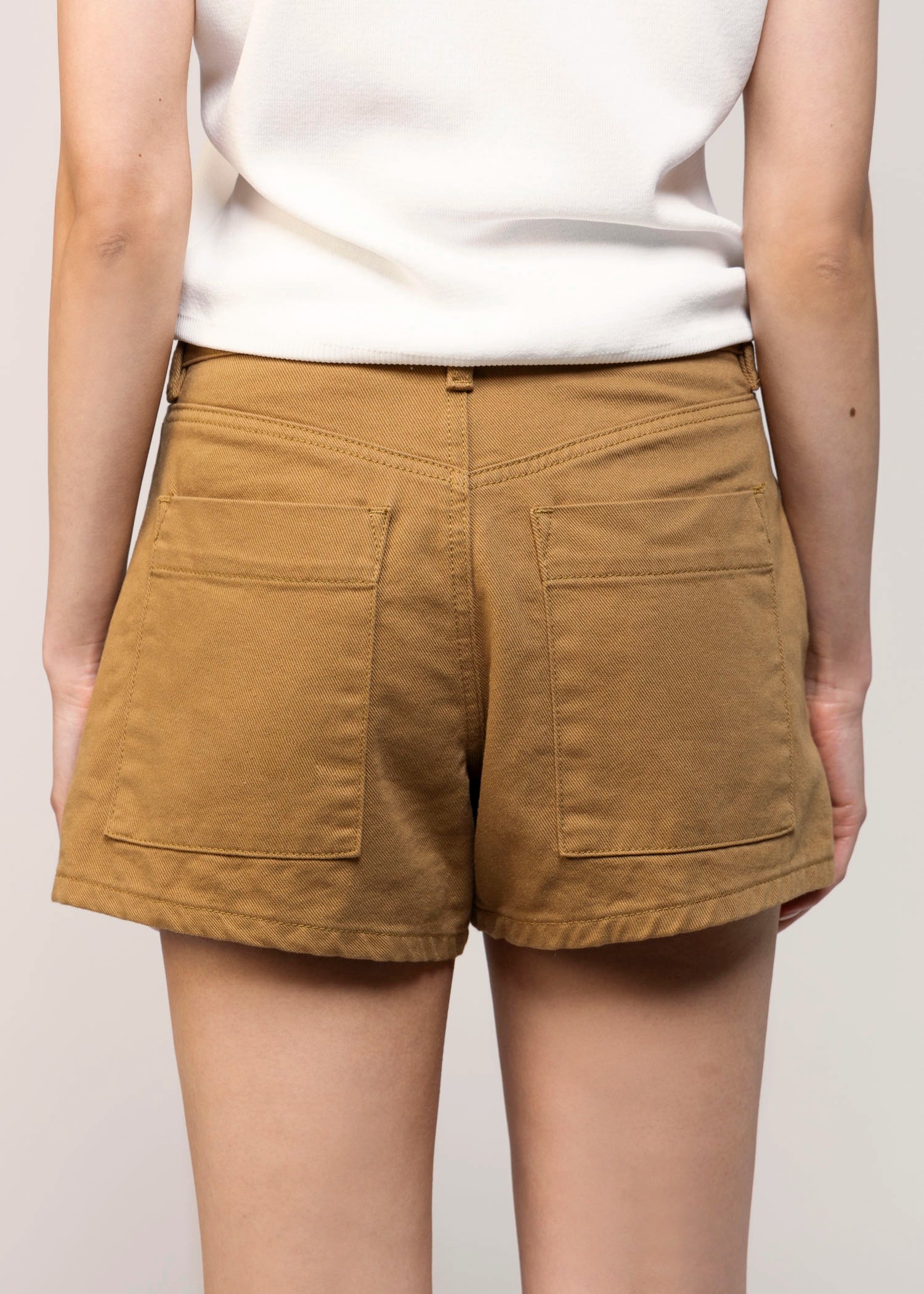 swatch_khaki blank nyc iced tea utility short