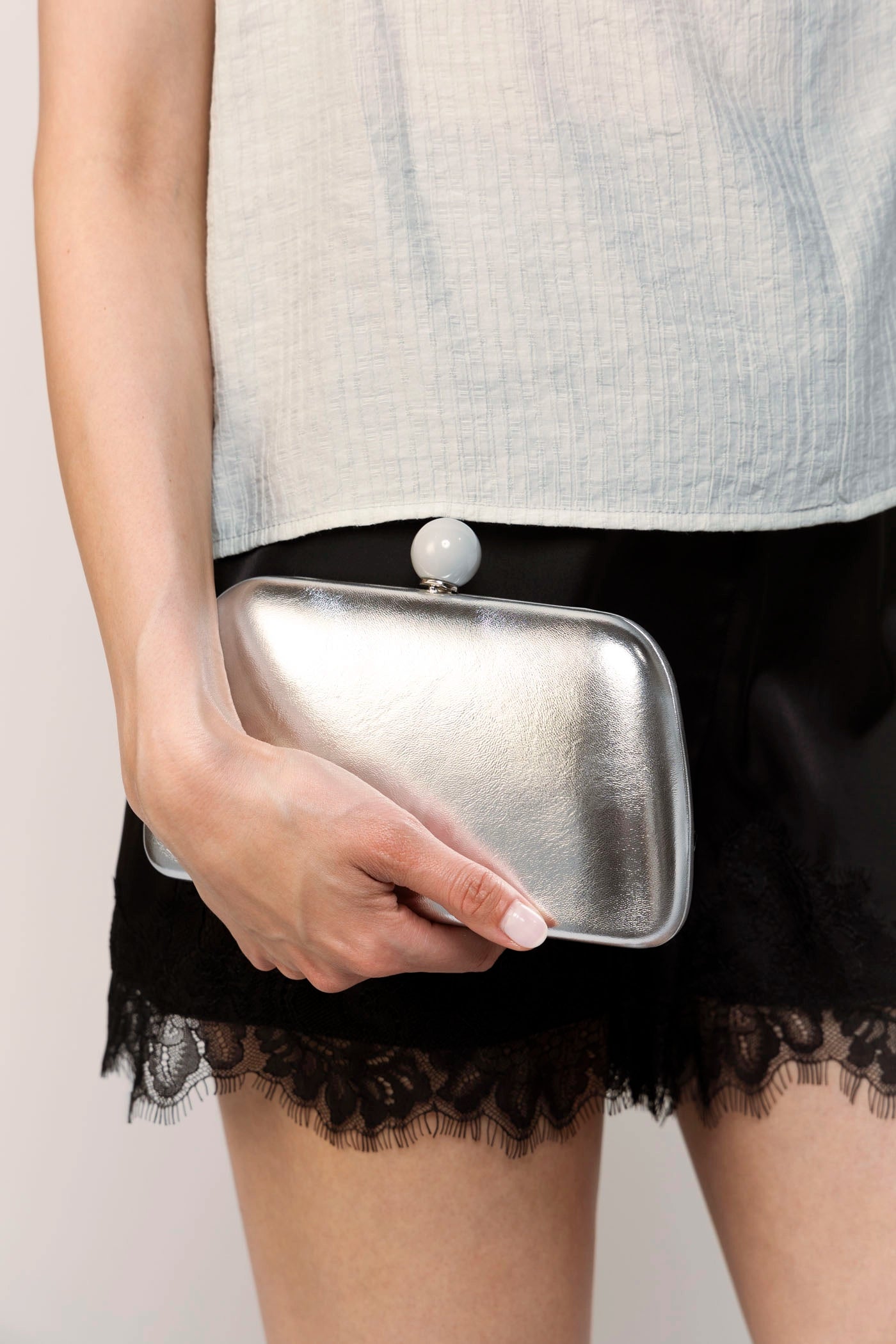 swatch_Silver urban expressions sahara clutch