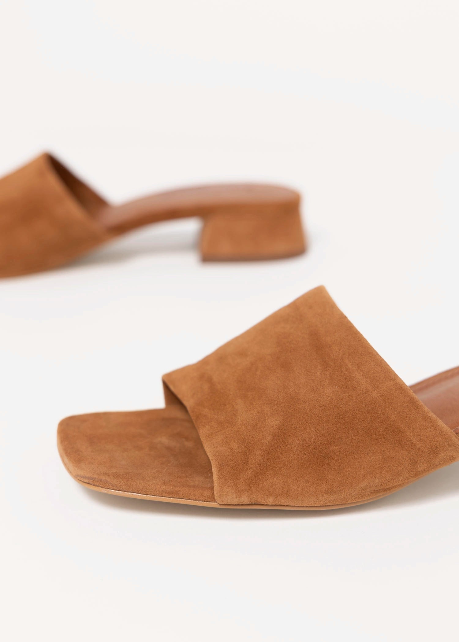 swatch_Chestnut steve madden montgomery slide sandal