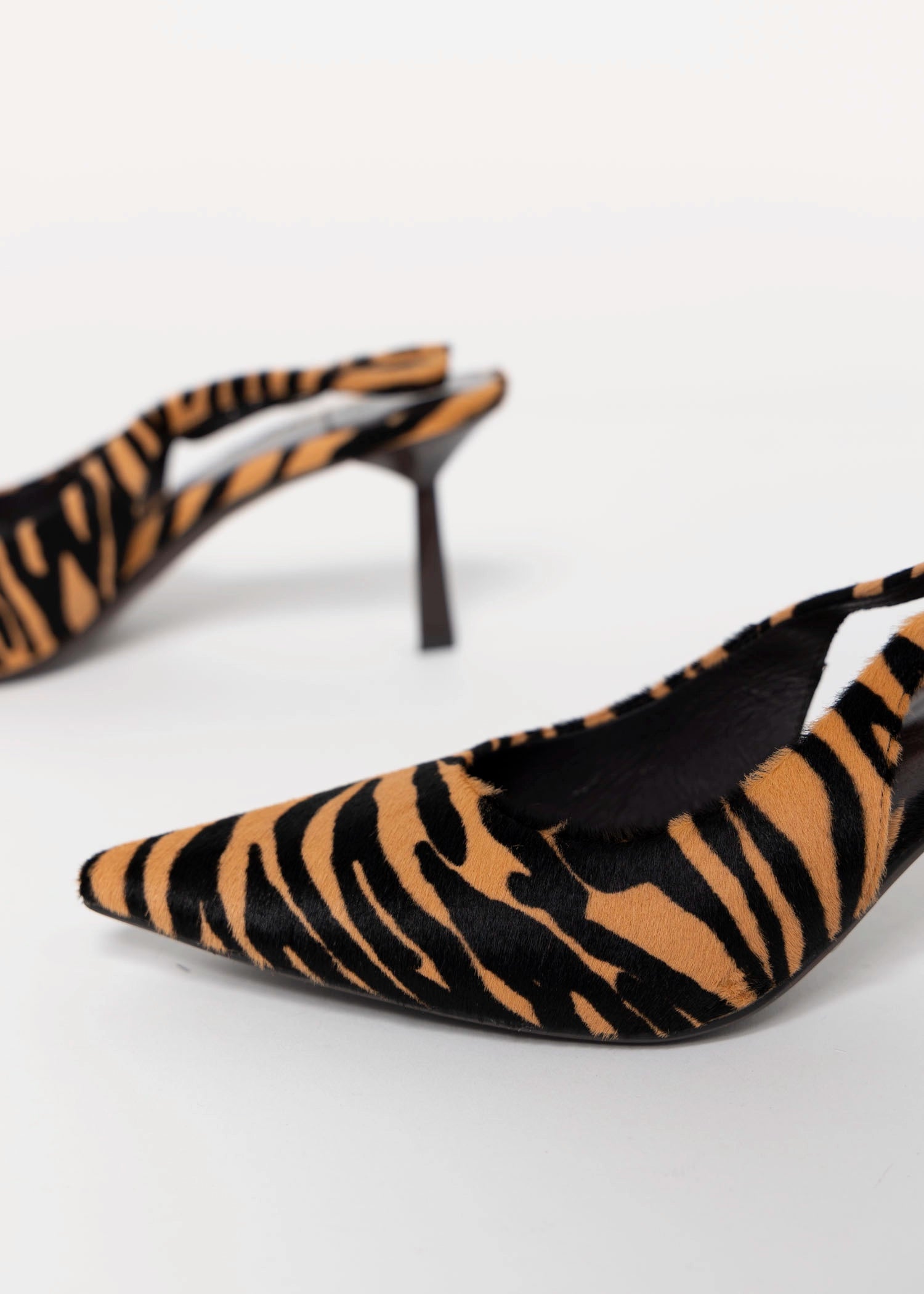 swatch_Zebra jeffrey campbell gambling slingback pump