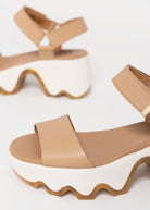 swatch_Beige sorel kinetic aura sandals