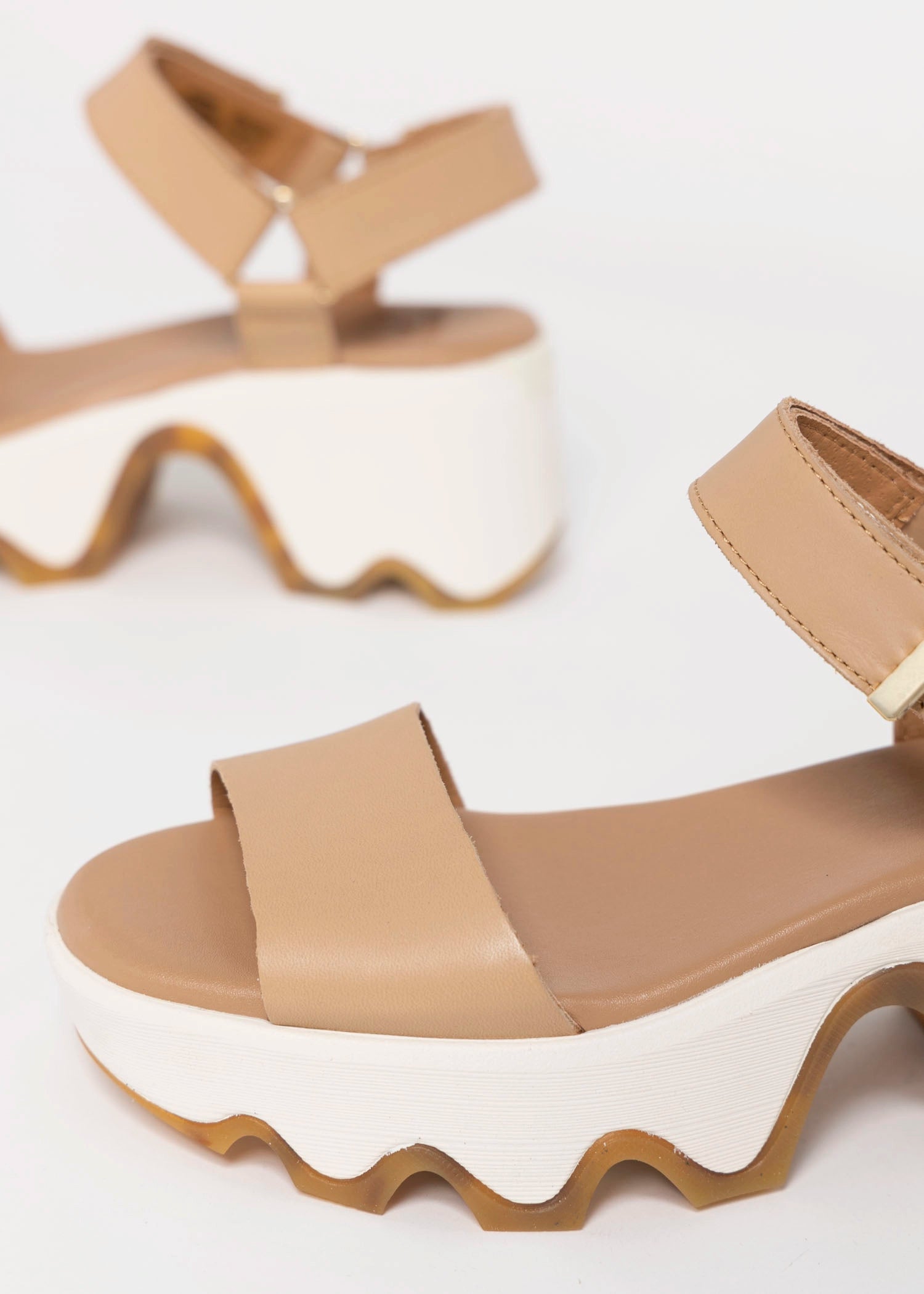 swatch_Beige sorel kinetic aura sandals