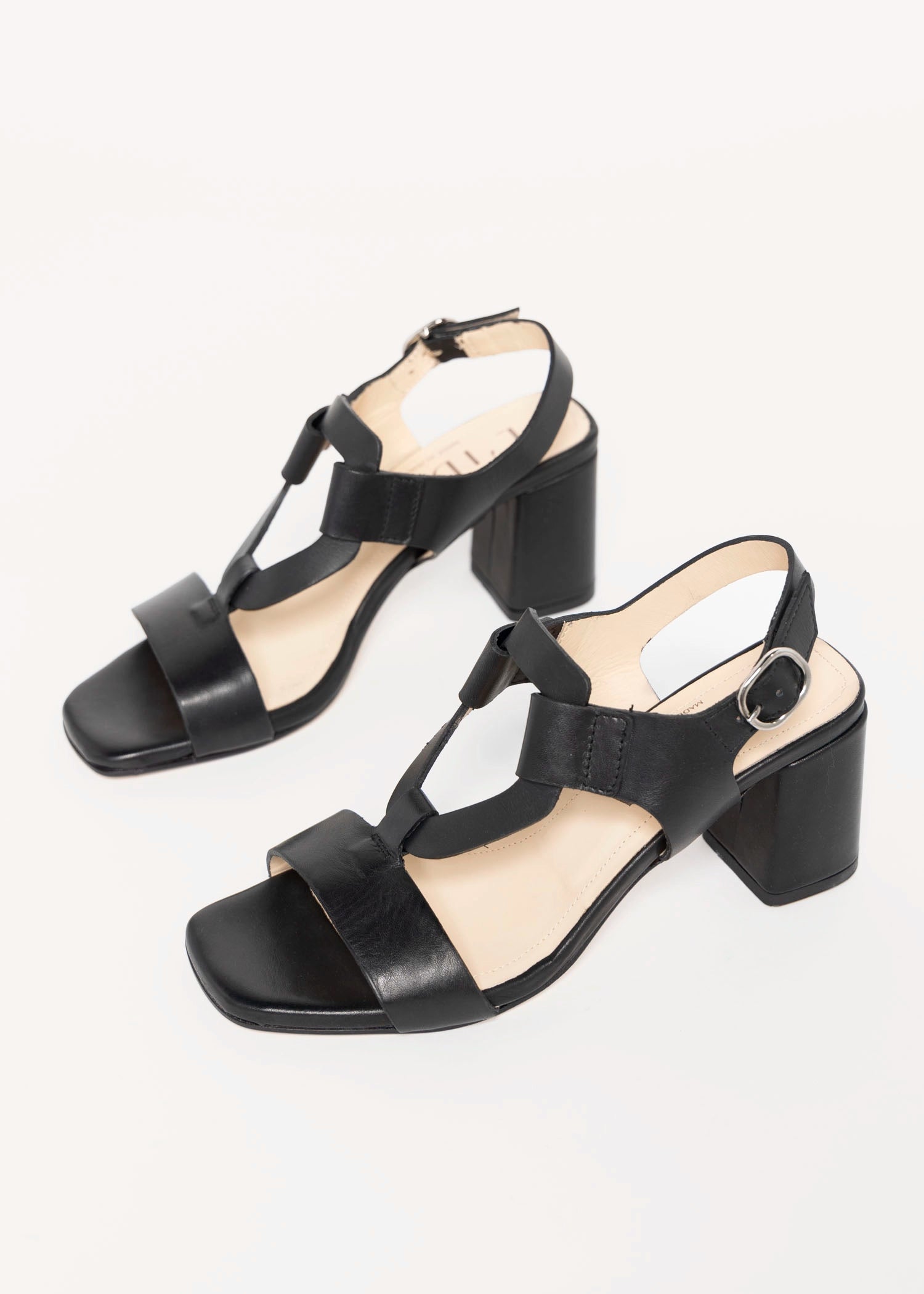 swatch_Black Leather heeled leather sandal