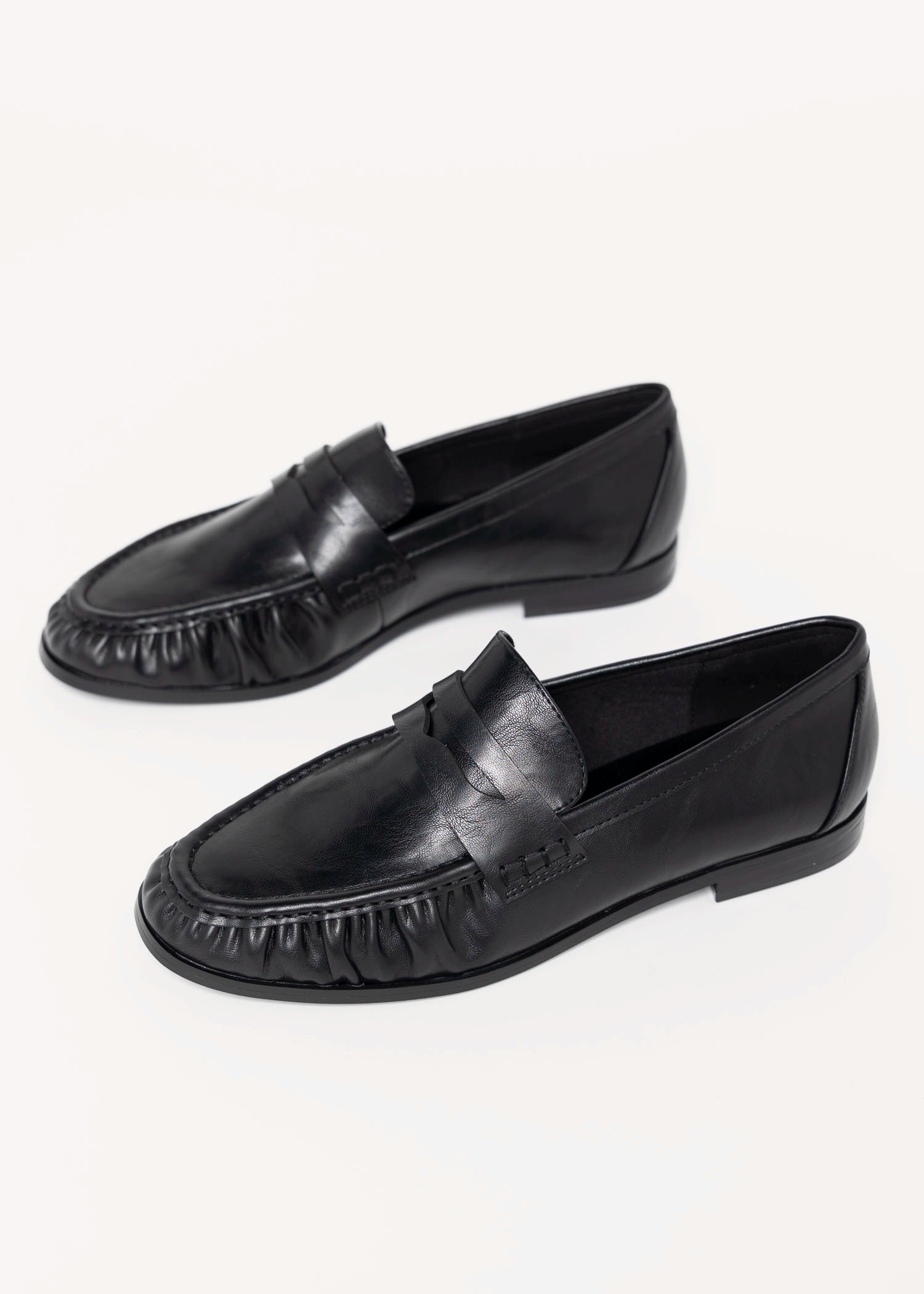 swatch_Black shushop tokyo loafer