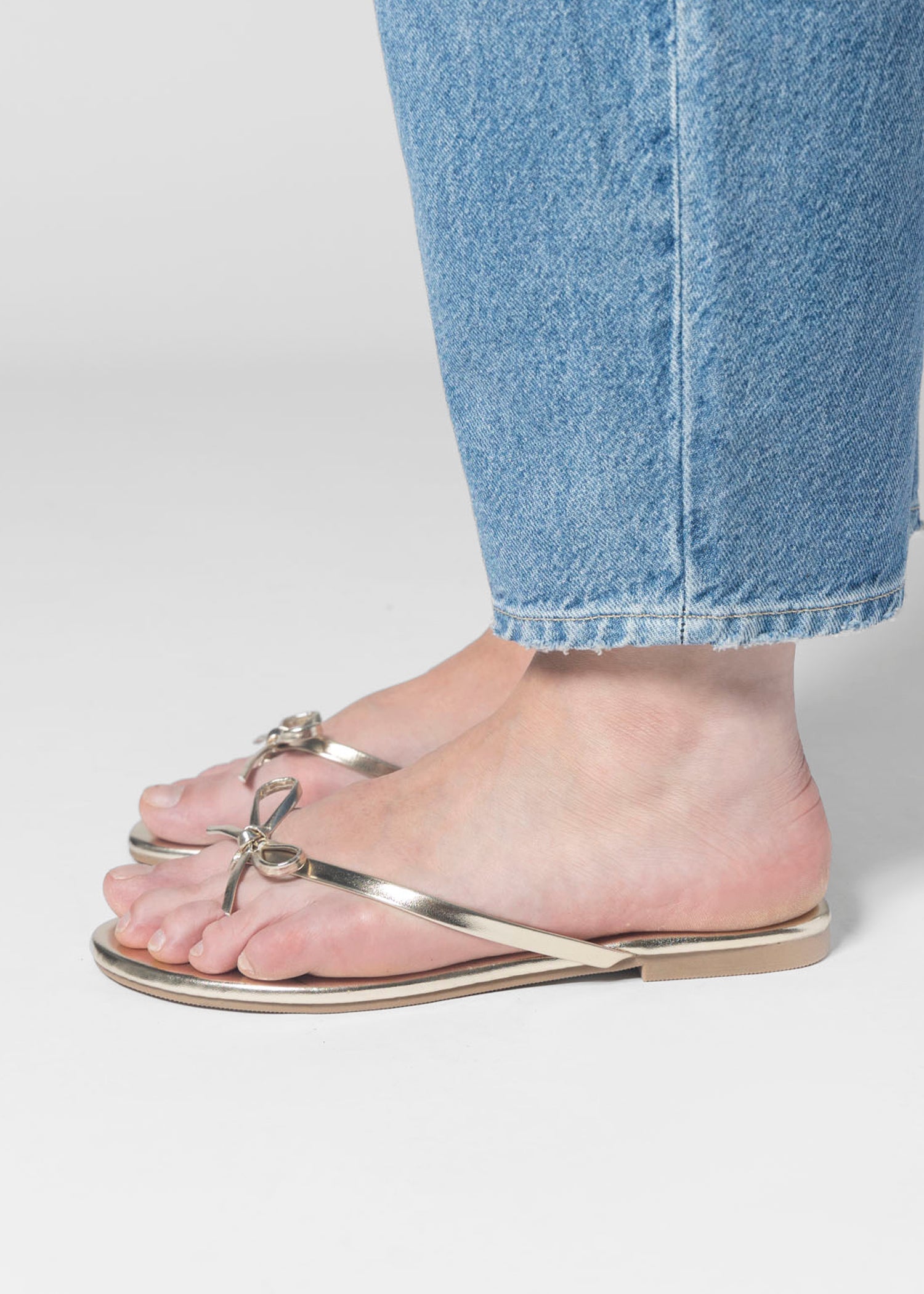 swatch_gold wishlist flip flop flat sandals