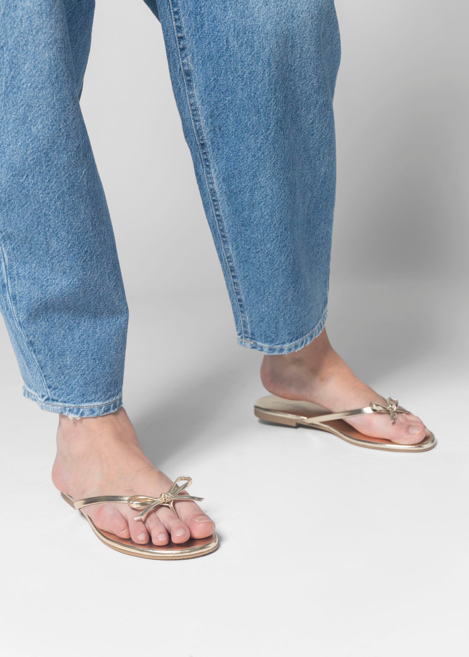 swatch_gold wishlist flip flop flat sandals