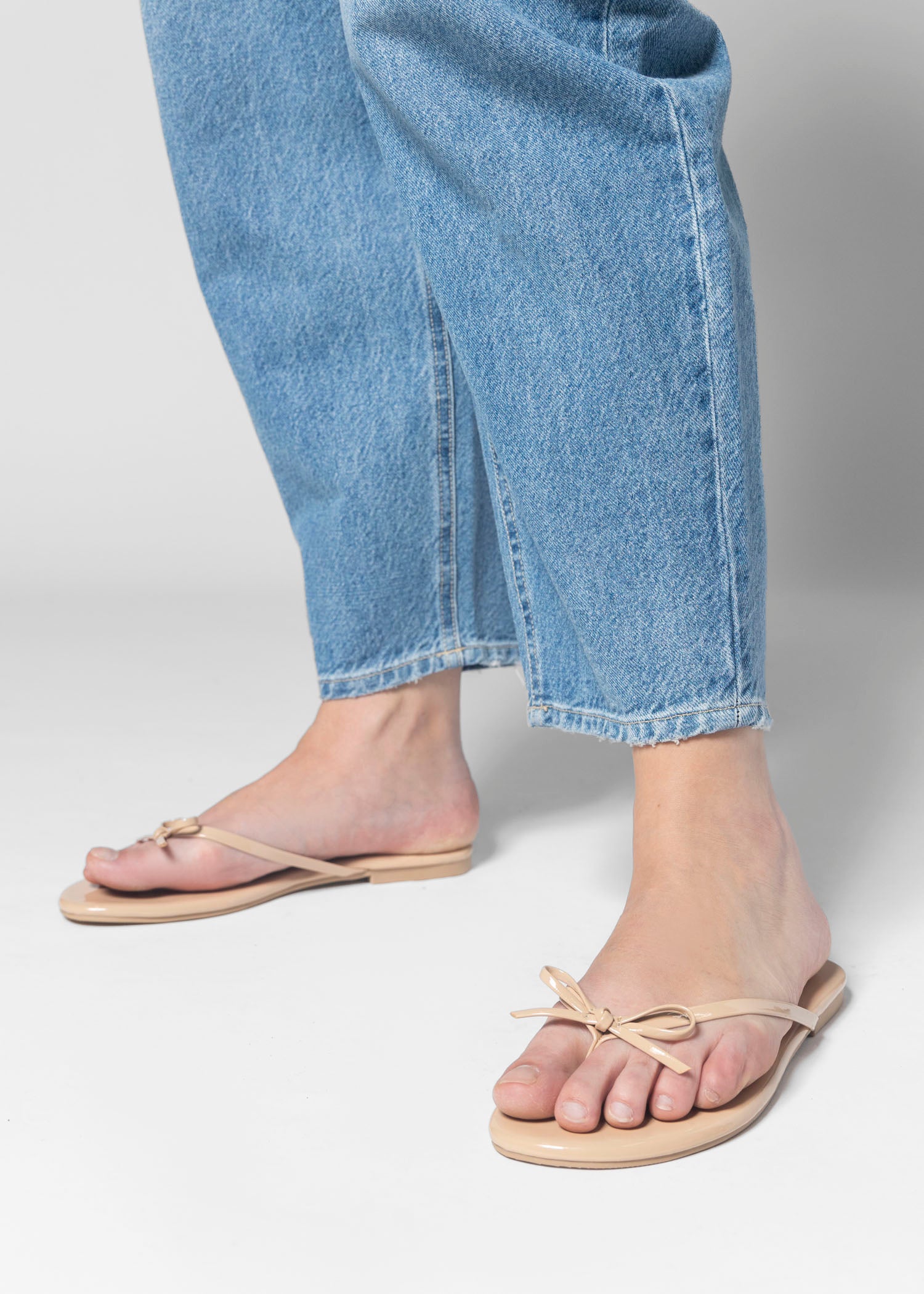 swatch_beige wishlist flip flop flat sandals