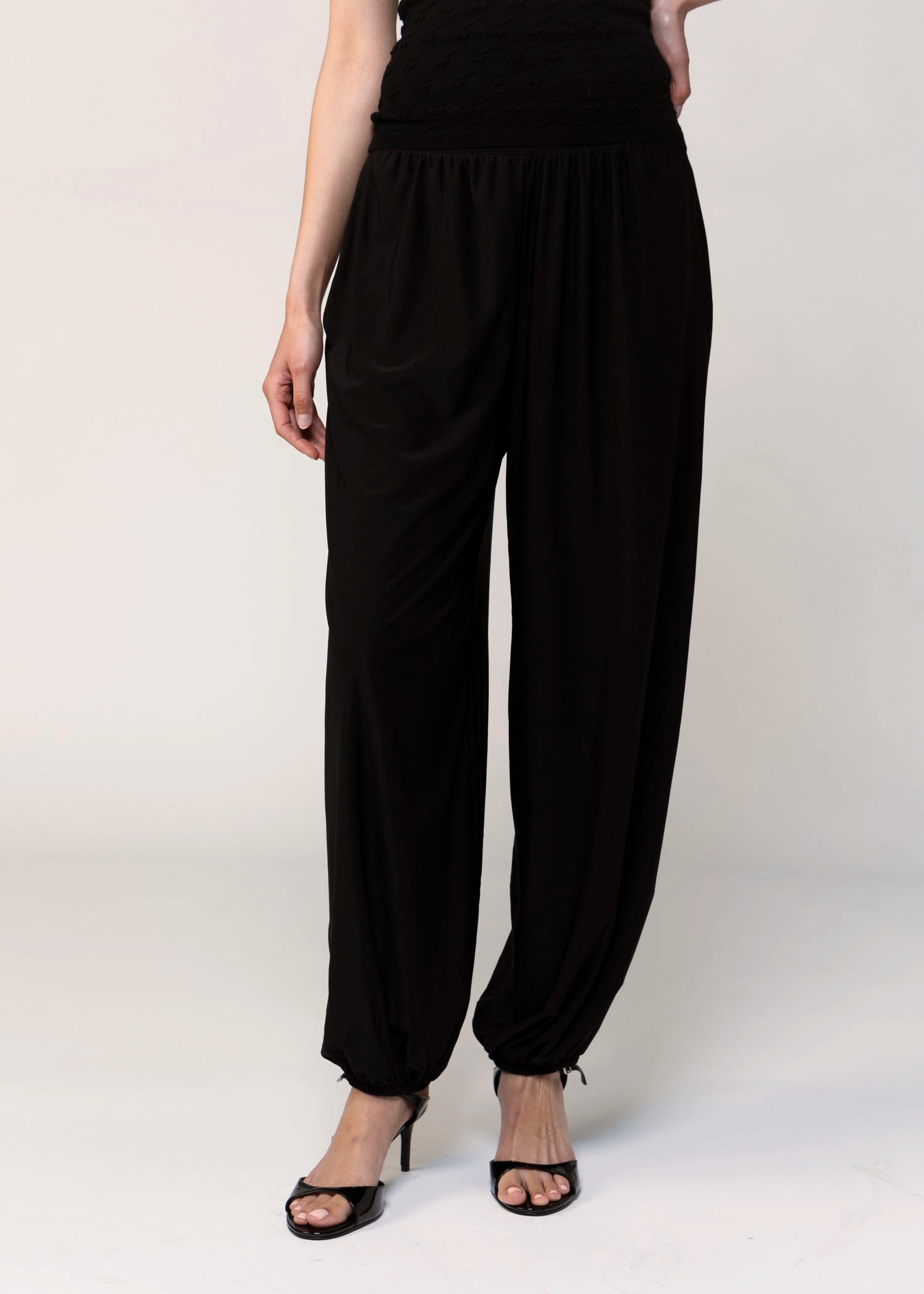 swatch_Black balloon pants