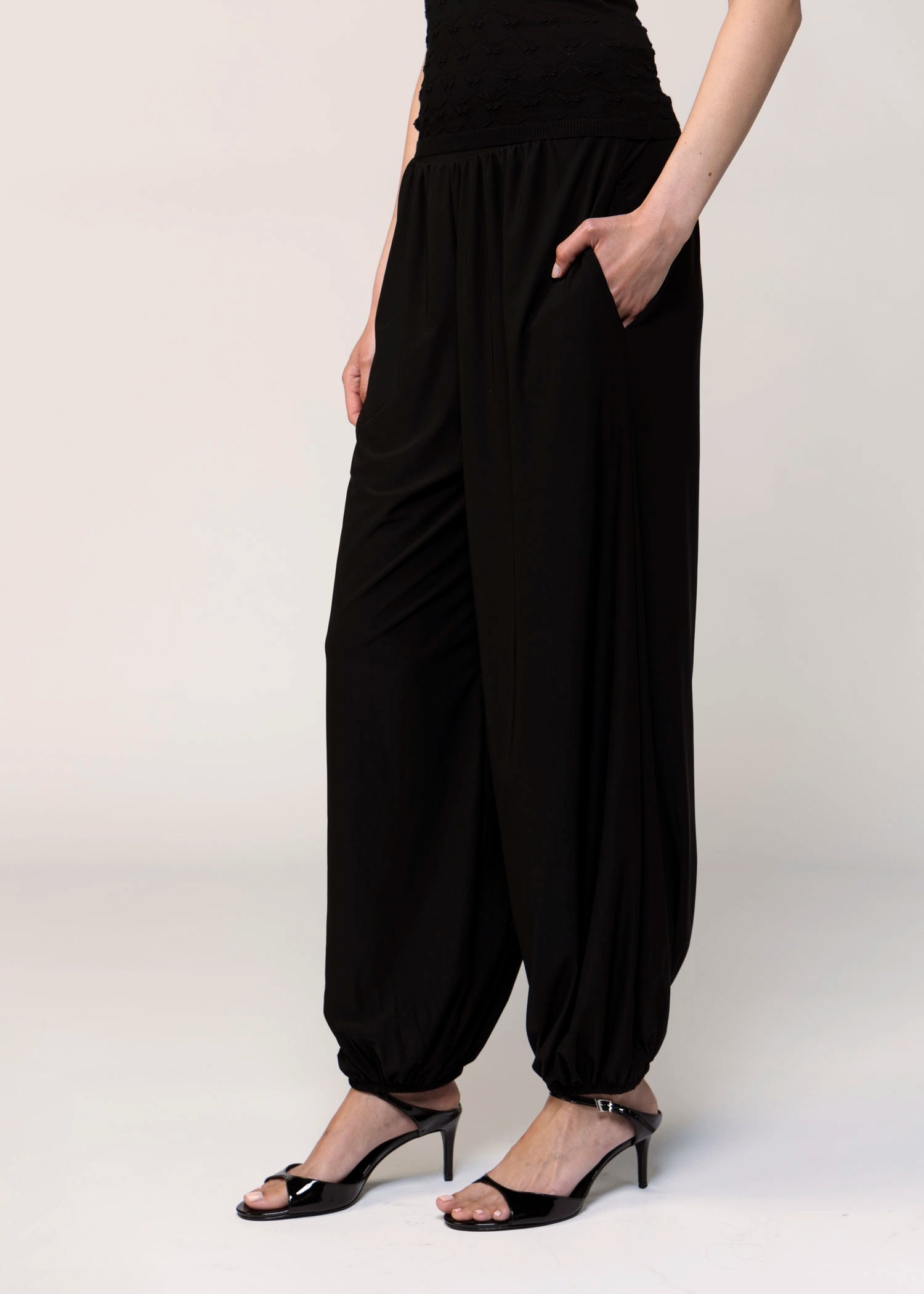 swatch_Black balloon pants