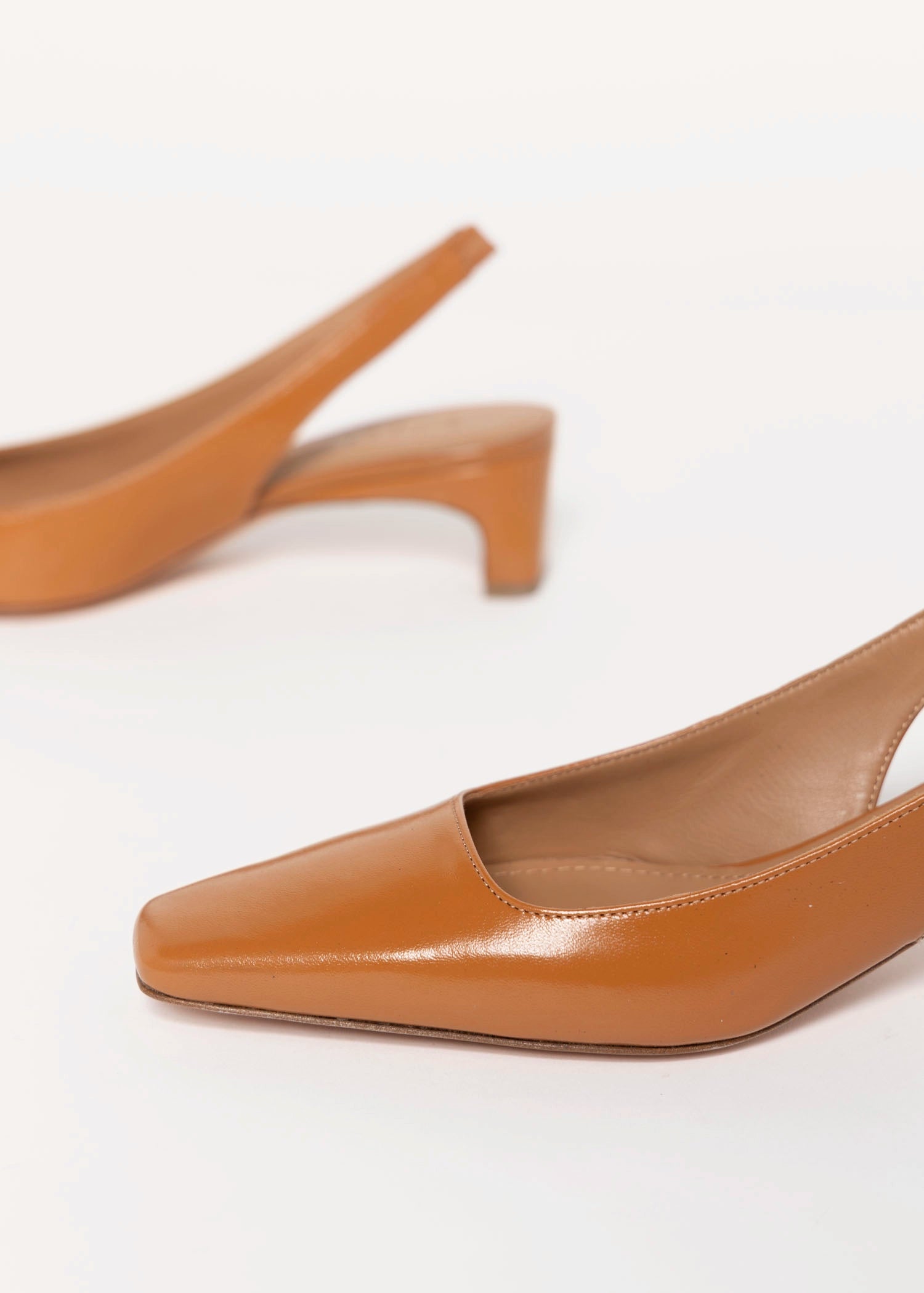 swatch_Camel Leather l'idea slingback pump
