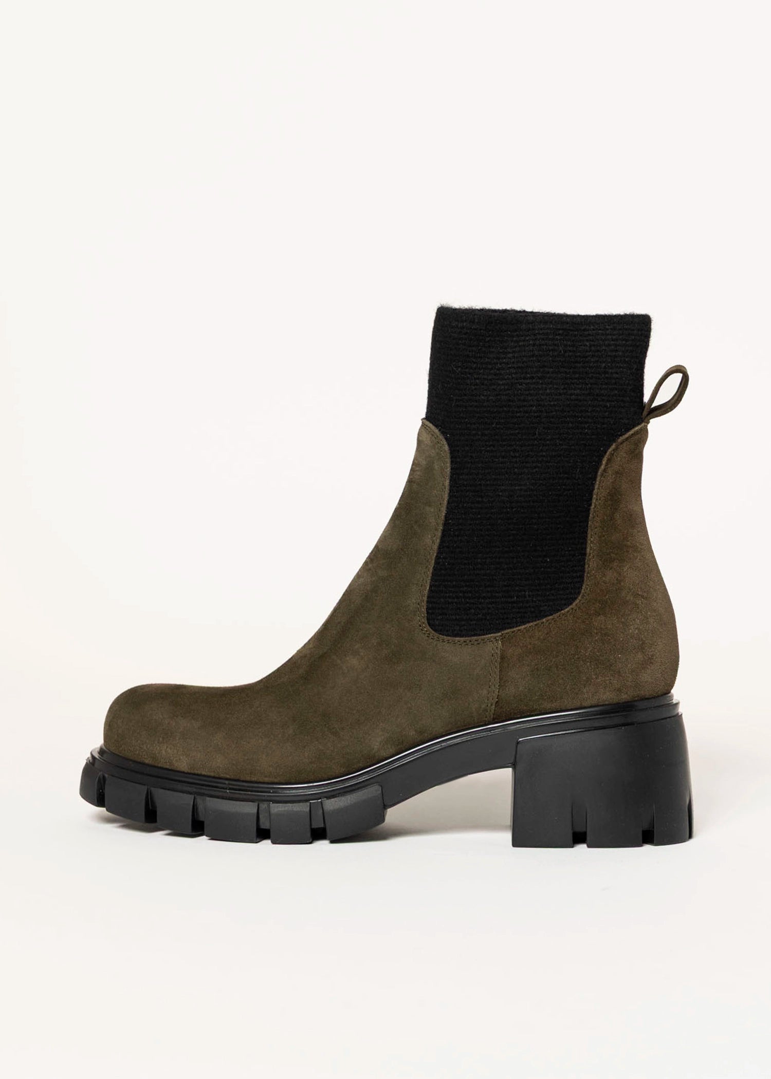 swatch_Forest Suede lug sole chelsea boot