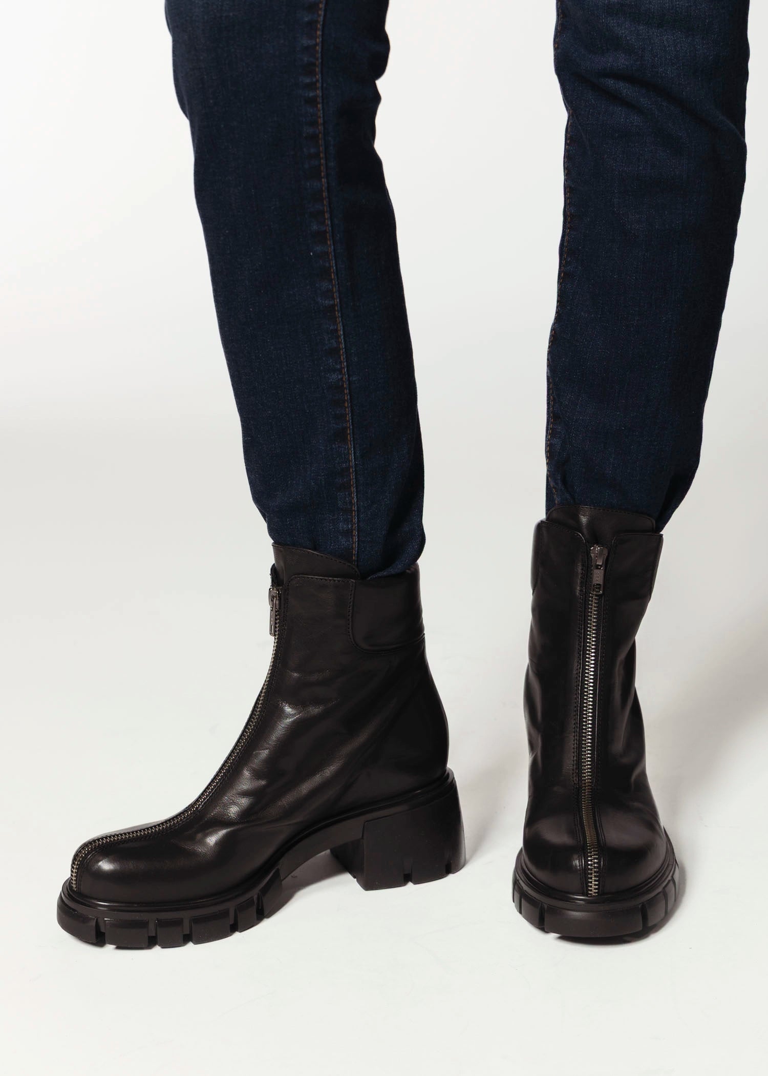 swatch_black_leather /7065