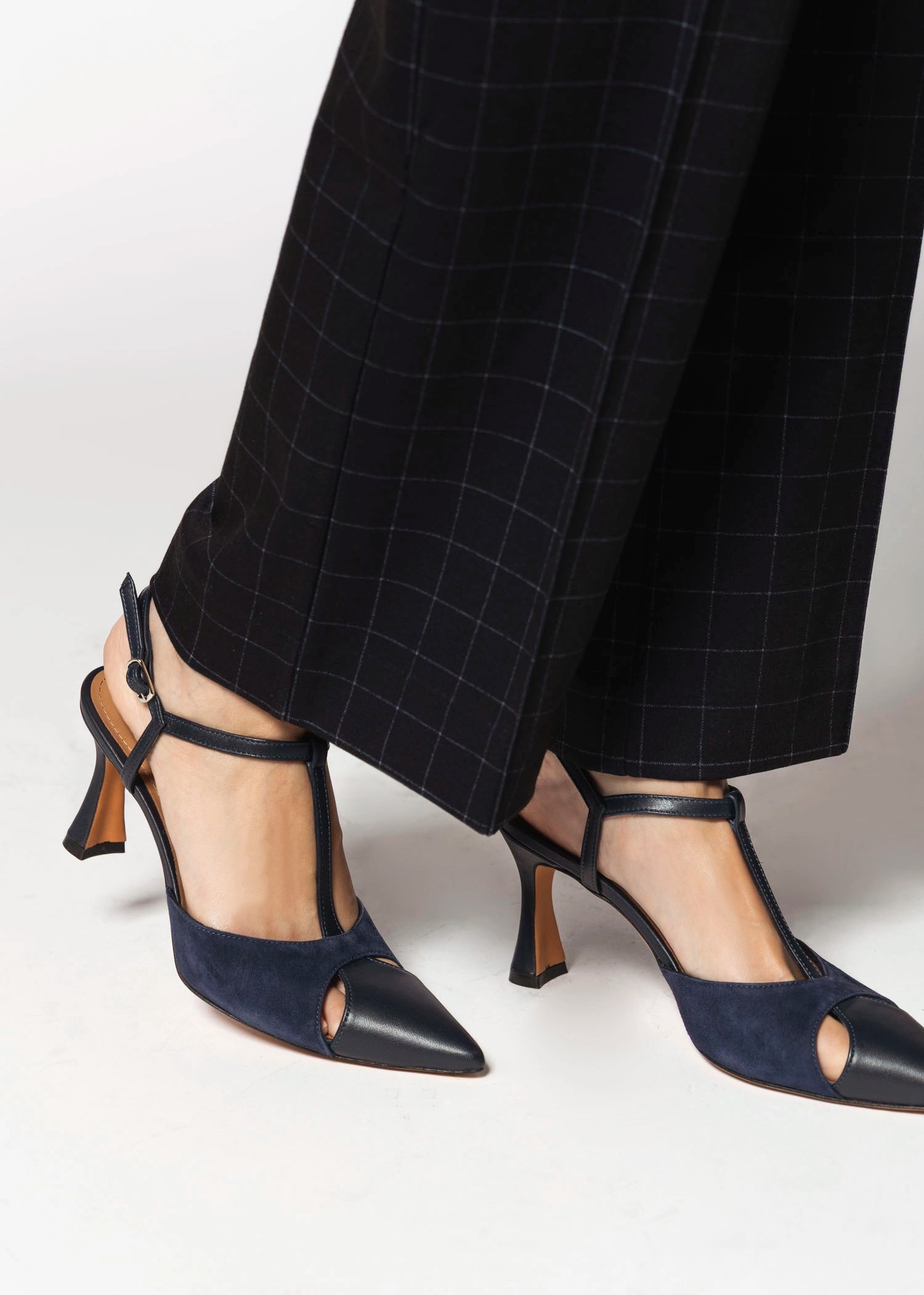 swatch_Navy pia leather pump