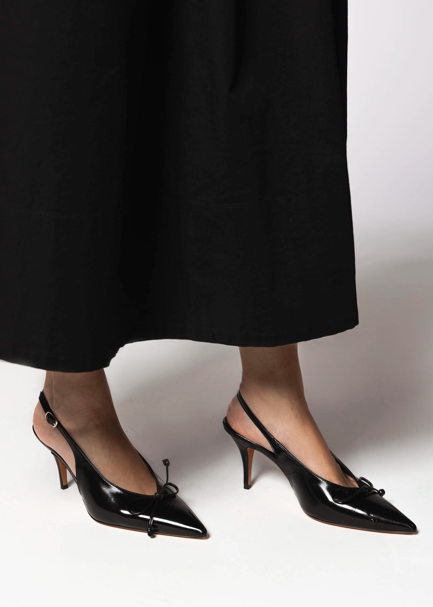 swatch_Black slingback pump
