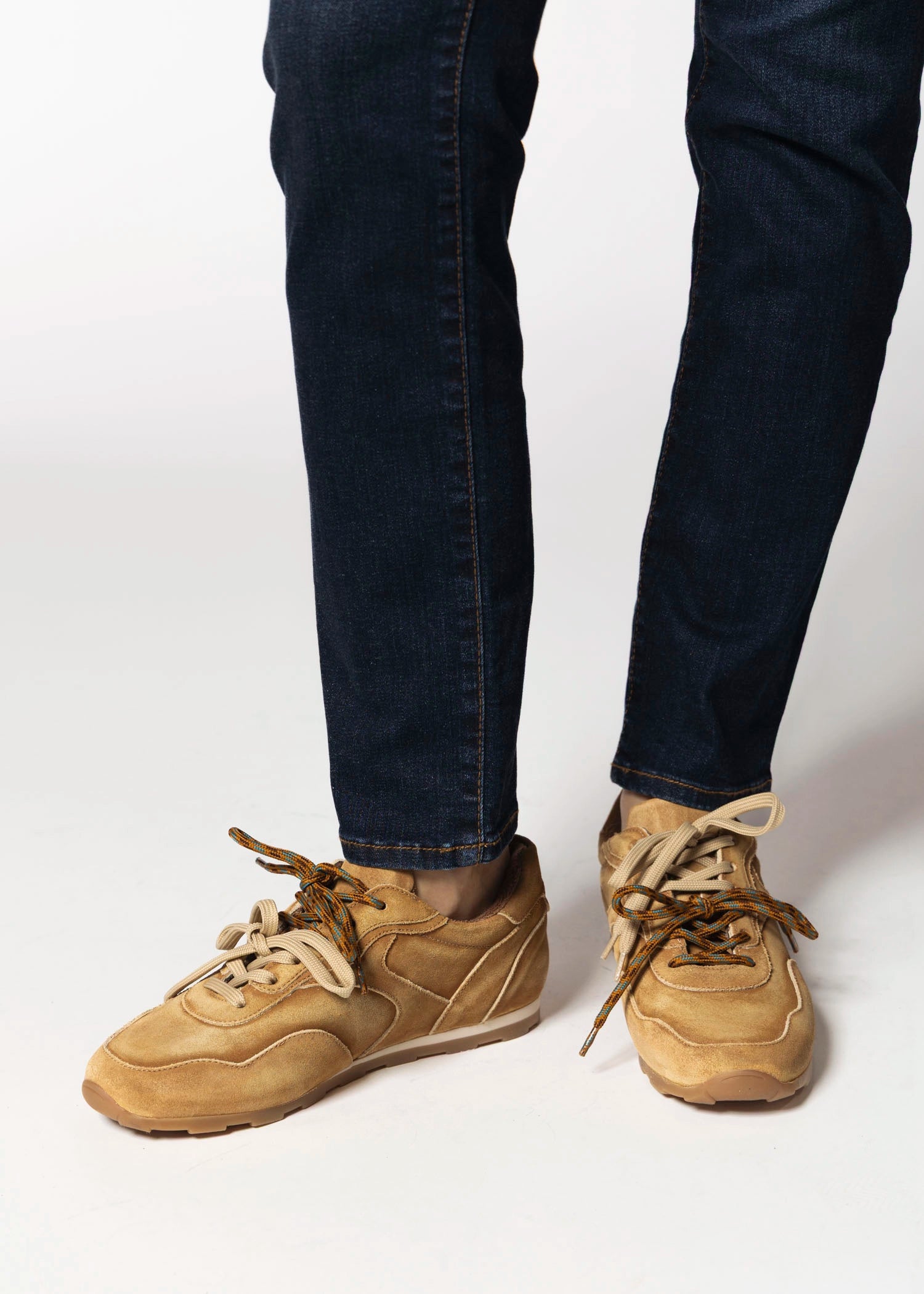 swatch_Sand Suede lace up sneaker