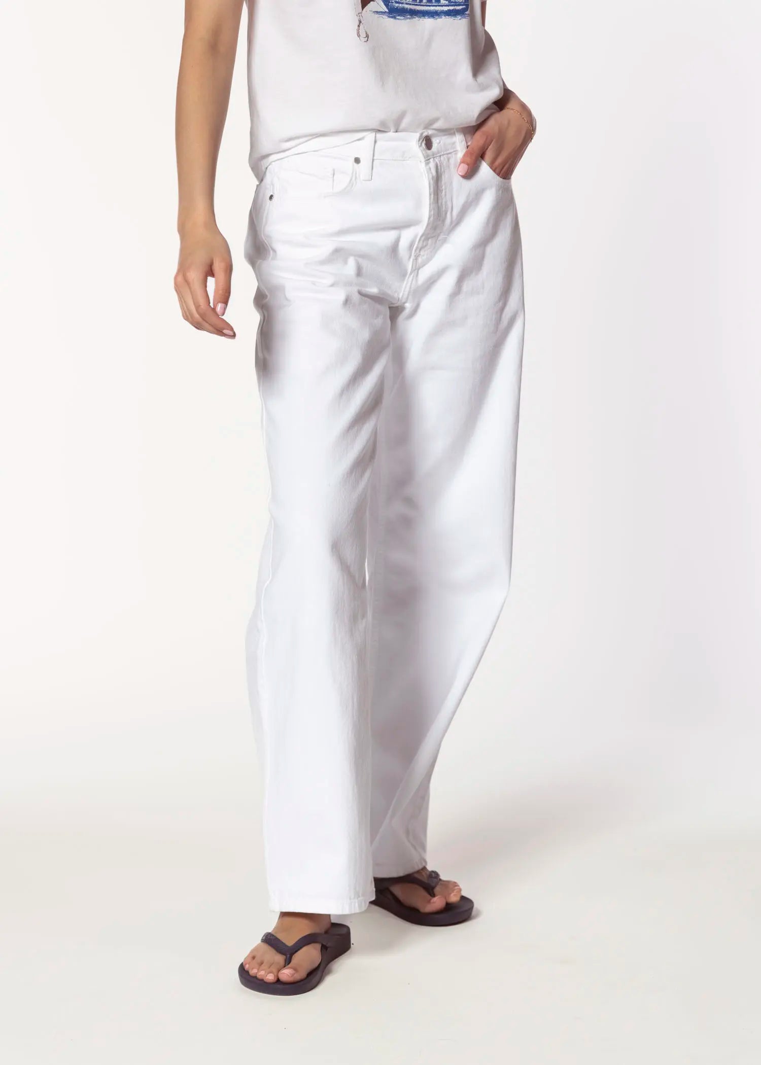 swatch_white relaxed straight leg jean apparel