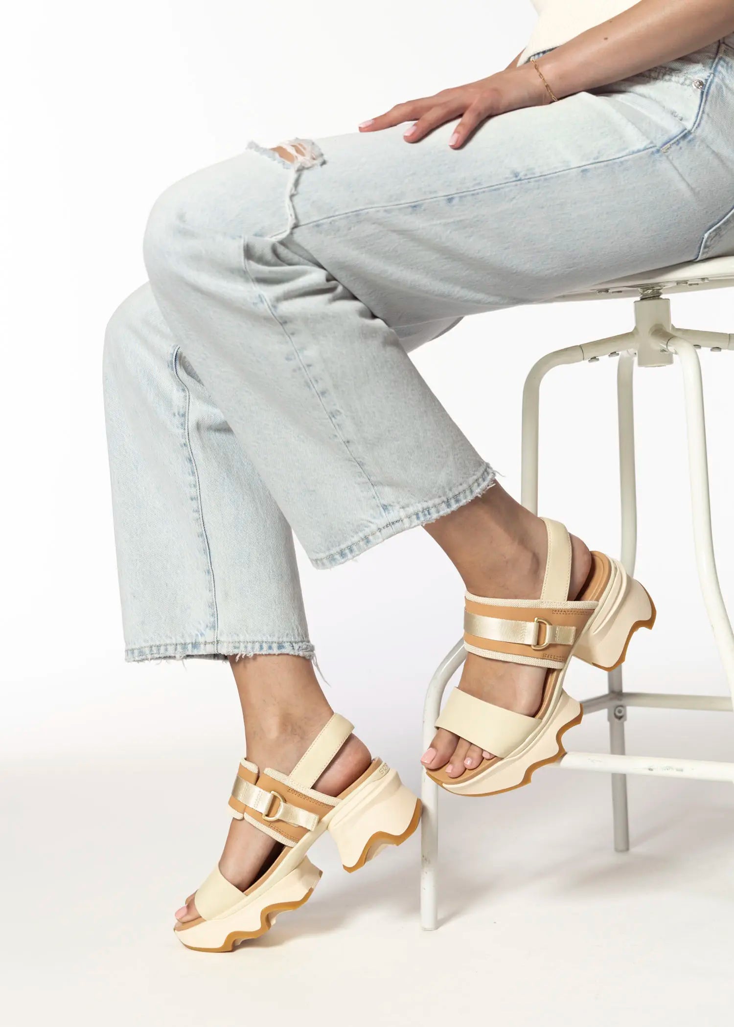 swatch_honey/white kinetic impact sandal platform sandals